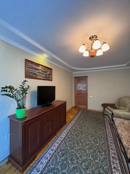 Продажа 2к квартиры Правый берег.