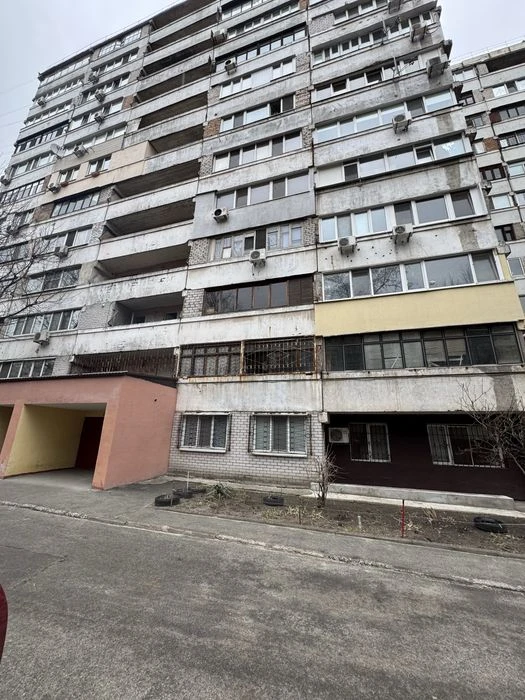 Сертификат. Продам 1к квартиру. Гостиная. Рабочая. Надежды А