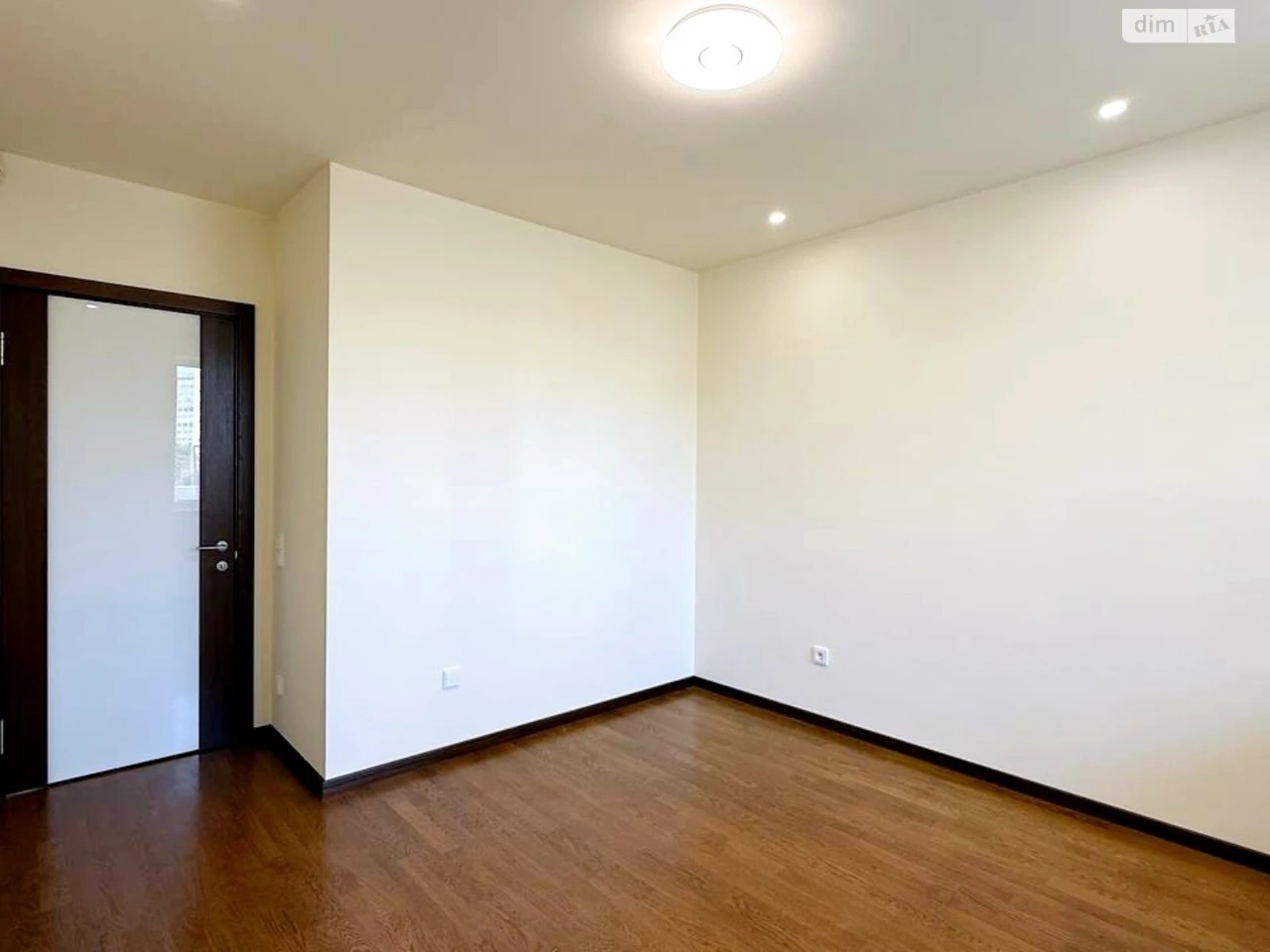 For sale Apartment Pavlivka