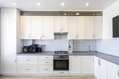 2-room apartment for sale with renovation and furniture on Vysochana St.