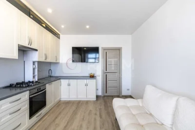 2-room apartment for sale with renovation and furniture on Vysochana St.