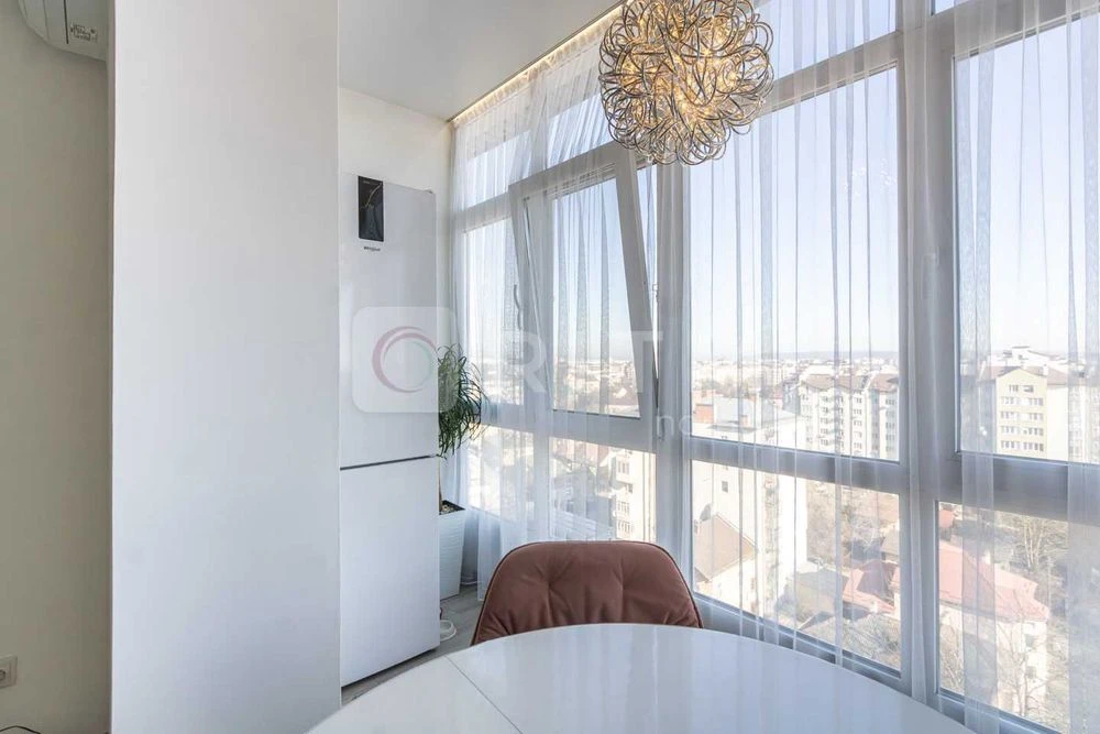 2-room apartment for sale with renovation and furniture on Vysochana St.