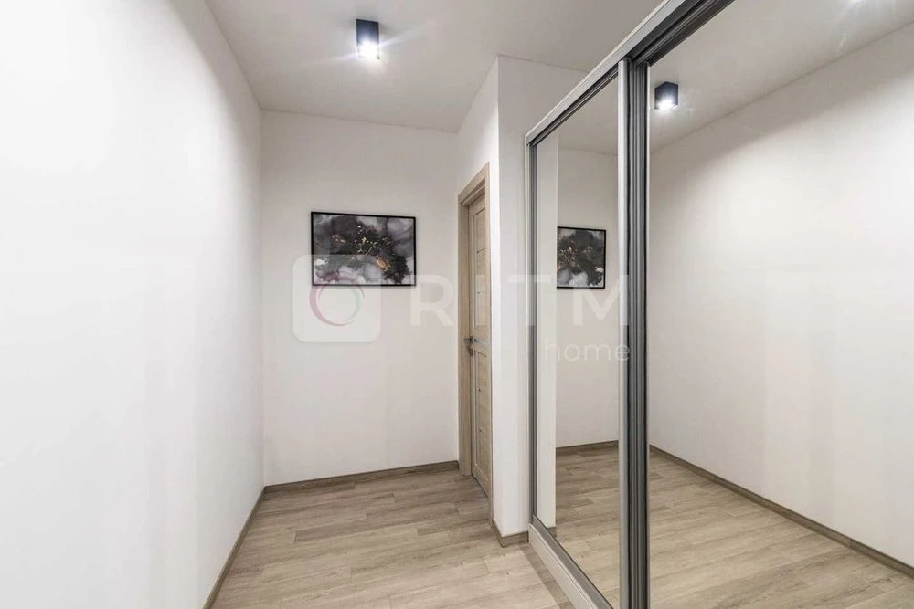 2-room apartment for sale with renovation and furniture on Vysochana St.