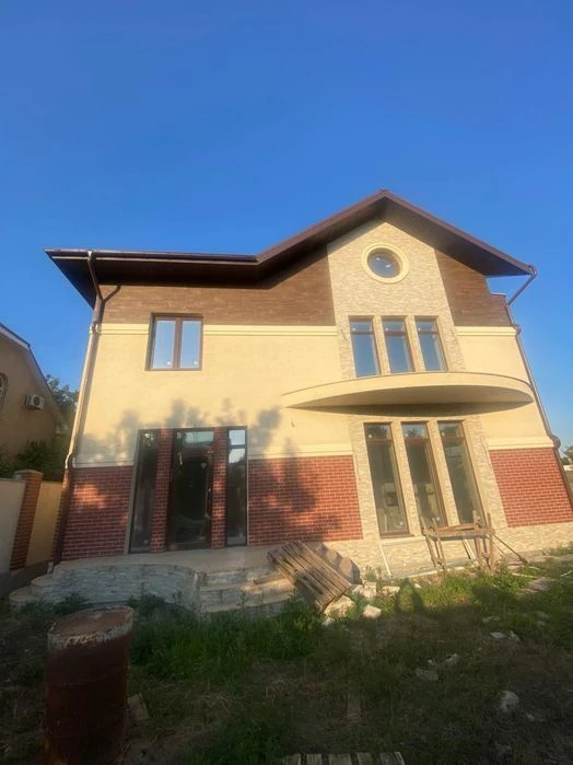 Прекрасный дом в Совиньоне, 10 соток, локация топ, двухсторо