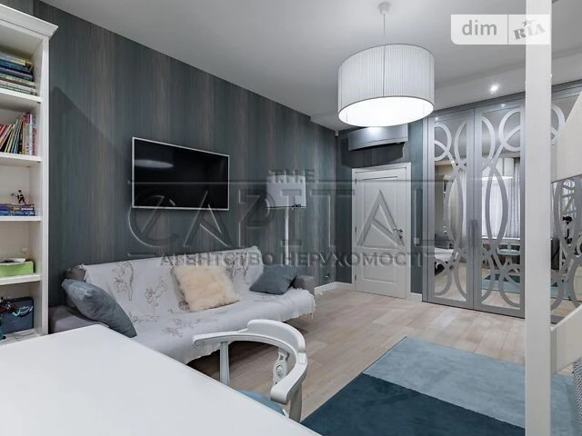 Sale of 4-room apartment 200 sq. m. on Andriy Verkhoglyada St. 20 •