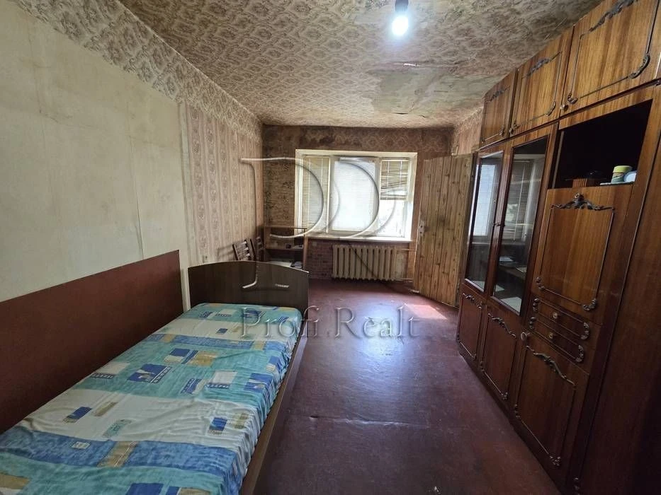 1-room apartment for sale near the metro station, Yulii Zdanovska Street 3