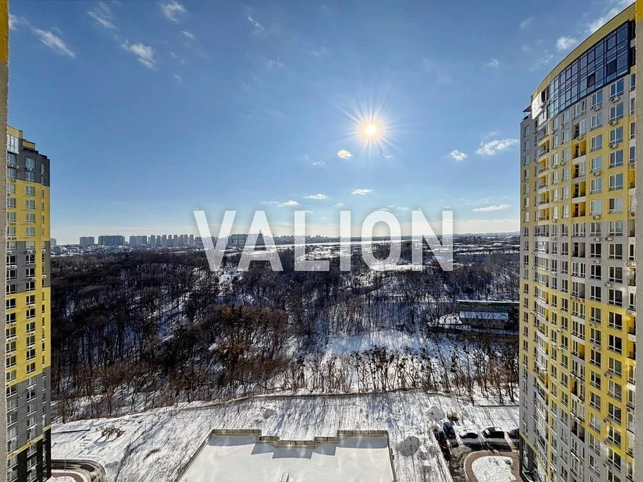 3-room apartment for sale in Medovy residential complex Solomyansky district, No com