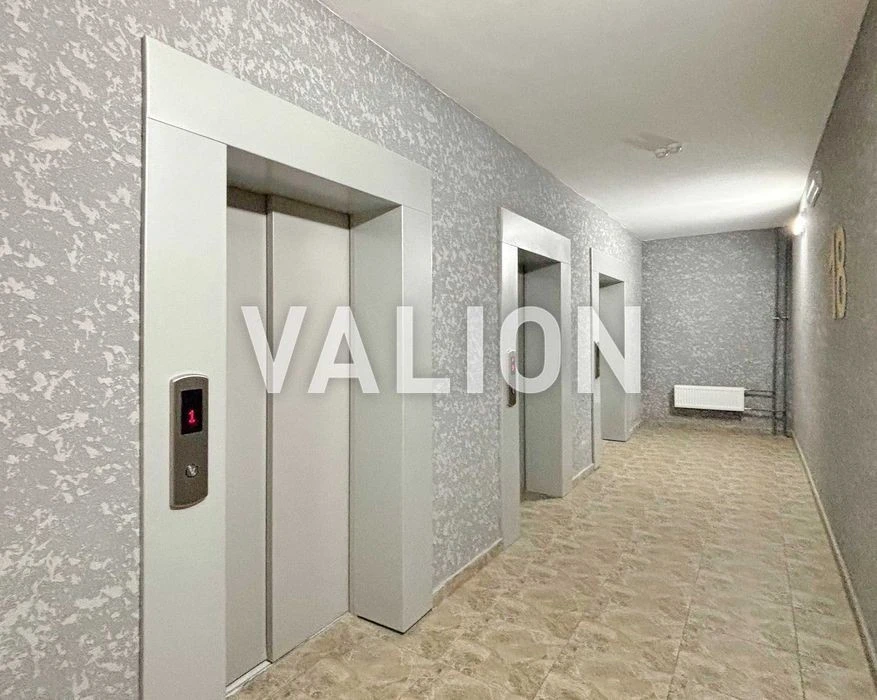 3-room apartment for sale in Medovy residential complex Solomyansky district, No com