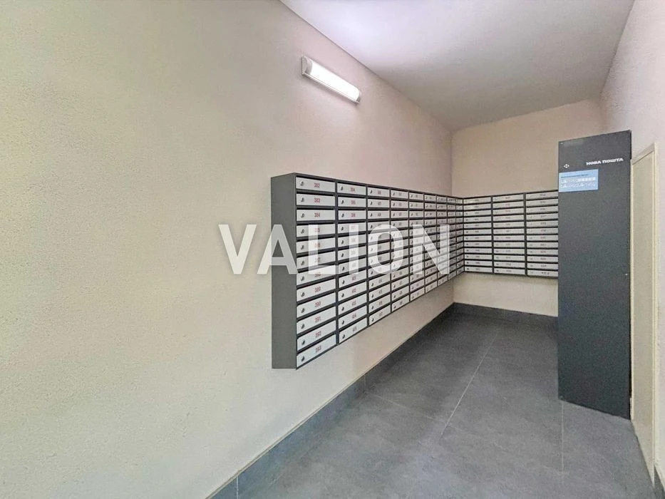 3-room apartment for sale in Medovy residential complex Solomyansky district, No com
