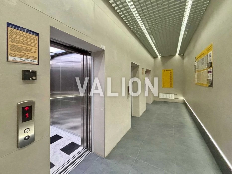 3-room apartment for sale in Medovy residential complex Solomyansky district, No com