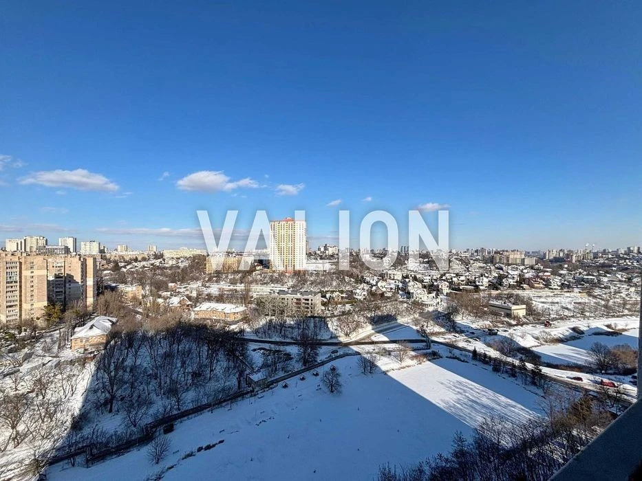 3-room apartment for sale in Medovy residential complex Solomyansky district, No com