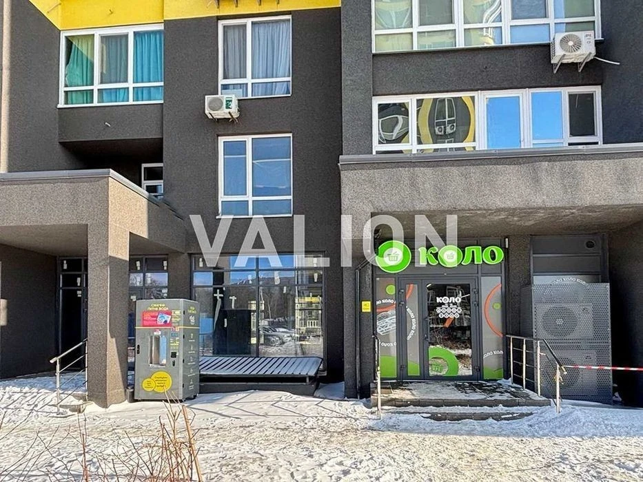3-room apartment for sale in Medovy residential complex Solomyansky district, No com