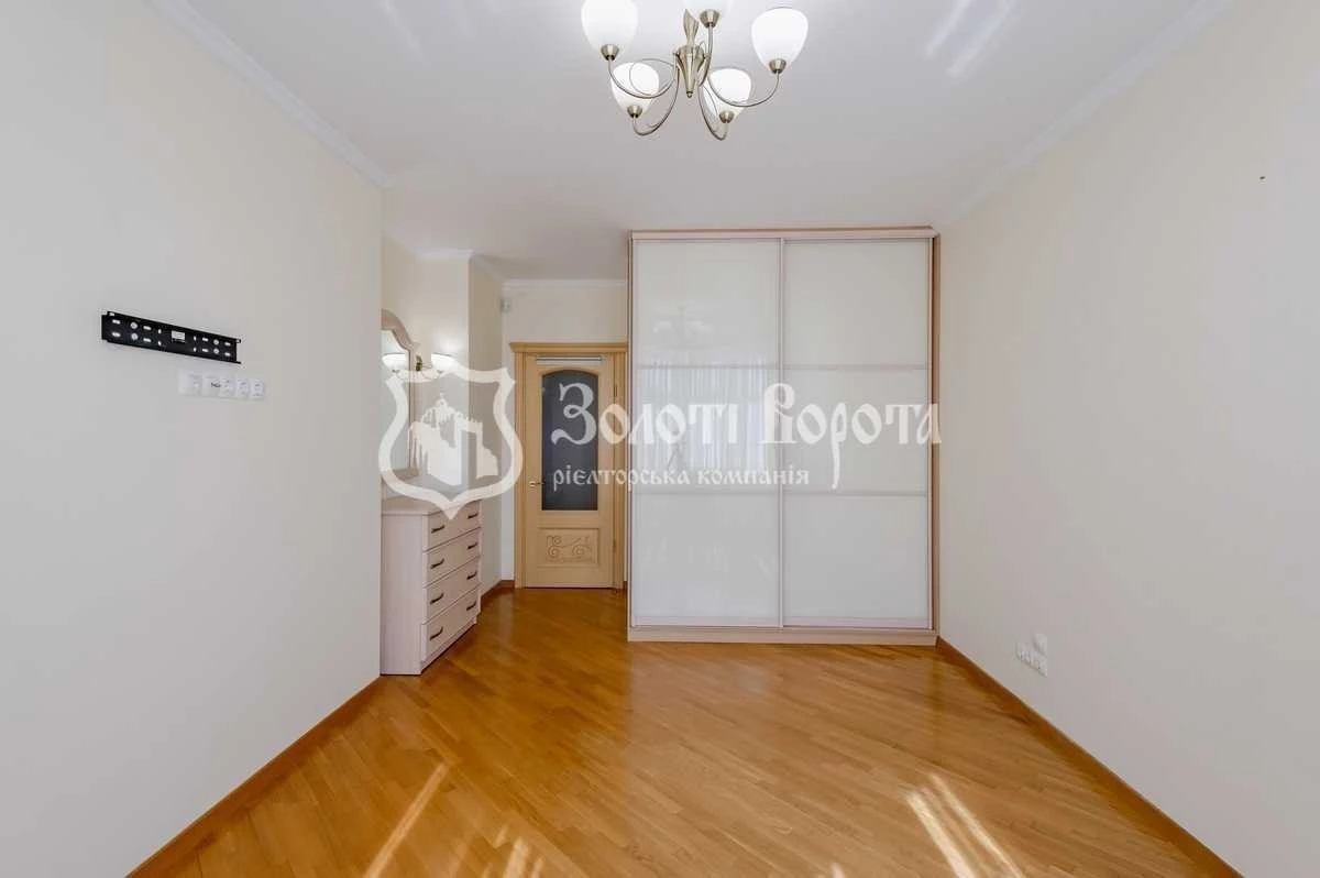 Продаж 3-кімнатної квартири 136.6 м², Саперно-Слобідська вул