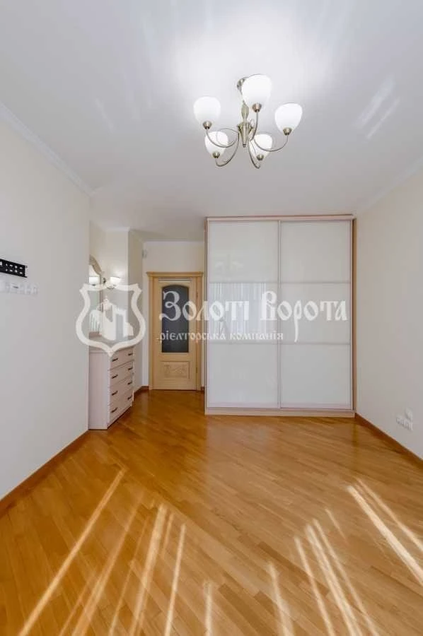 Продаж 3-кімнатної квартири 136.6 м², Саперно-Слобідська вул