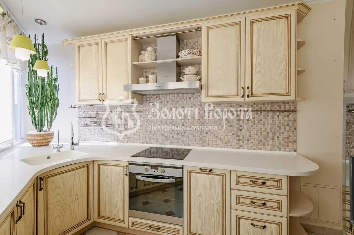 Продаж 3-кімнатної квартири 136.6 м², Саперно-Слобідська вул