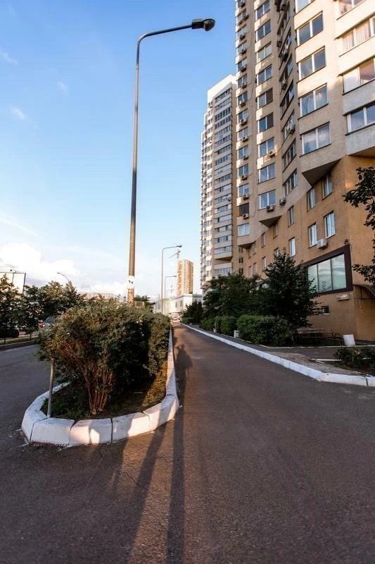 Продаж 3-кімнатної квартири 136.6 м², Саперно-Слобідська вул