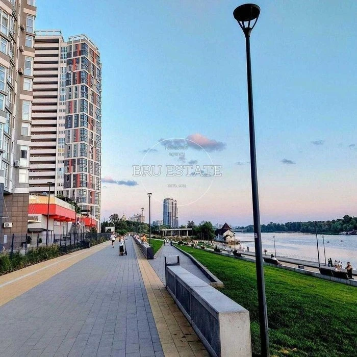 2k 63m residential complex Rusanivska Gavan Mykilsko-Slobidska with a view of the