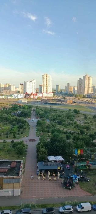 Продаж 3х кімнатної  на Драгоманова біля метро.