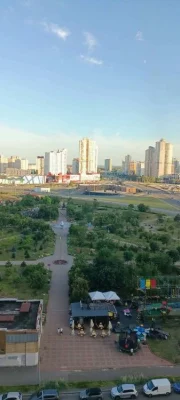 Продаж 3х кімнатної  на Драгоманова біля метро.