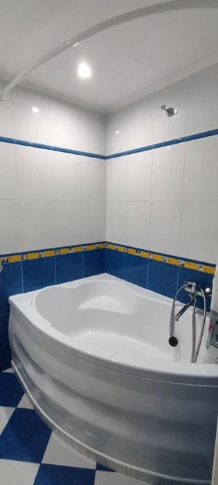 Продаж 3х кімнатної  на Драгоманова біля метро.
