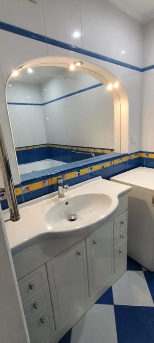 Продаж 3х кімнатної  на Драгоманова біля метро.