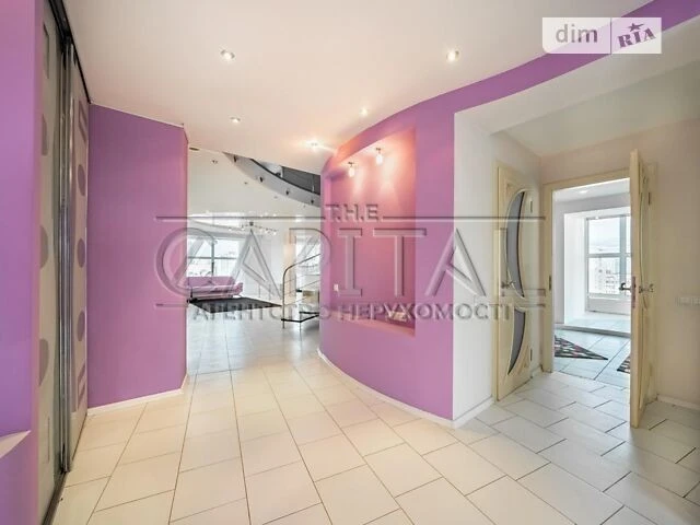 Sale of a 5-room apartment of 237 sq. m. on Mykilsko-Slobidska Street 6