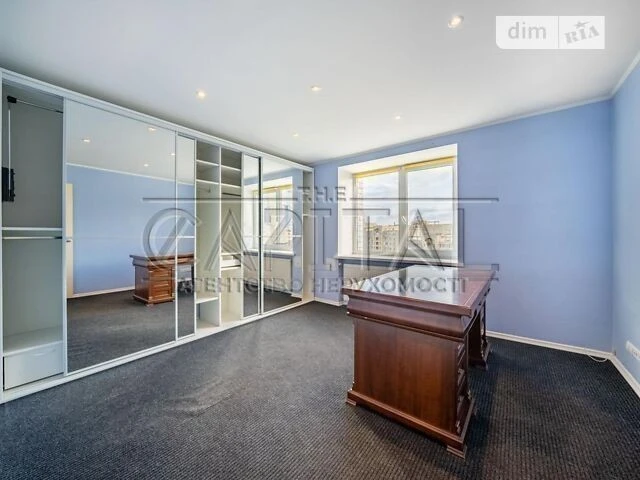 Sale of a 5-room apartment of 237 sq. m. on Mykilsko-Slobidska Street 6