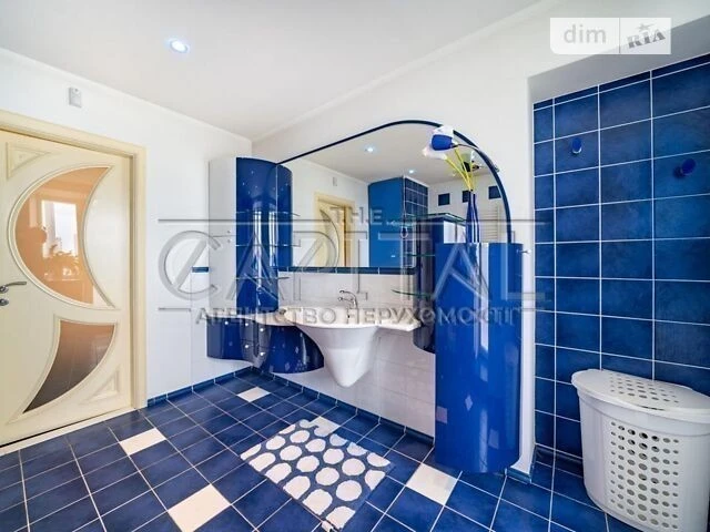 Sale of a 5-room apartment of 237 sq. m. on Mykilsko-Slobidska Street 6