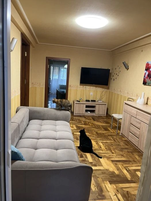I will sell a 3-room apartment Kosmos 5/9 on Chumachenko Street