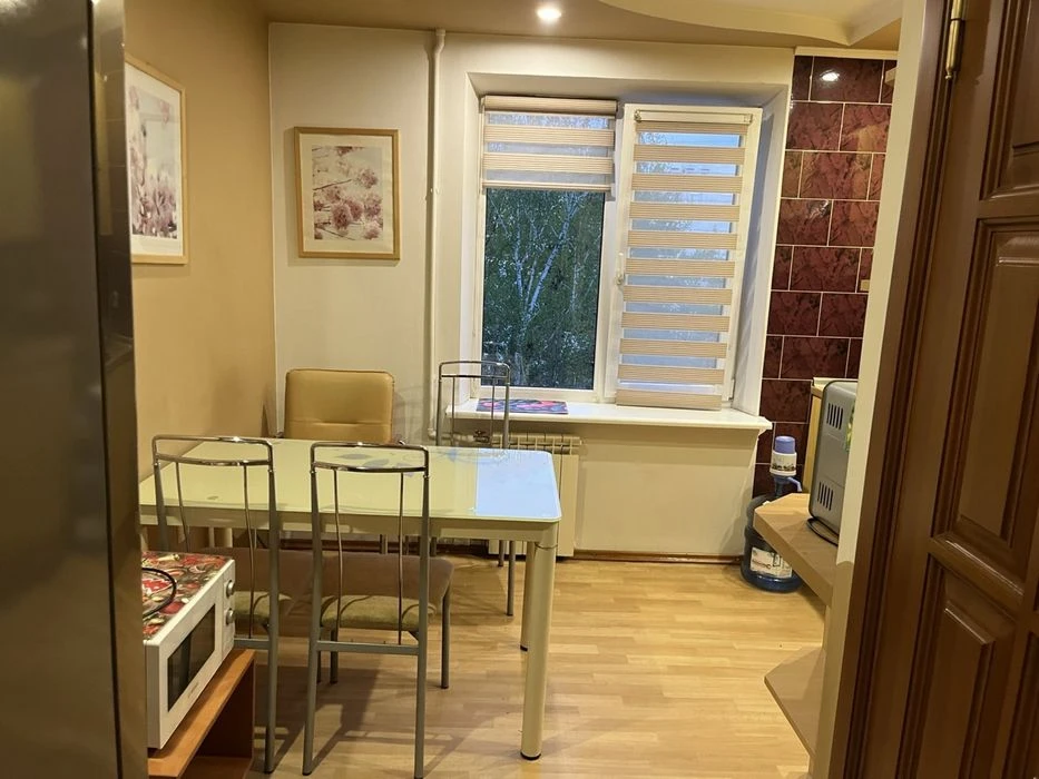 I will sell a 3-room apartment Kosmos 5/9 on Chumachenko Street