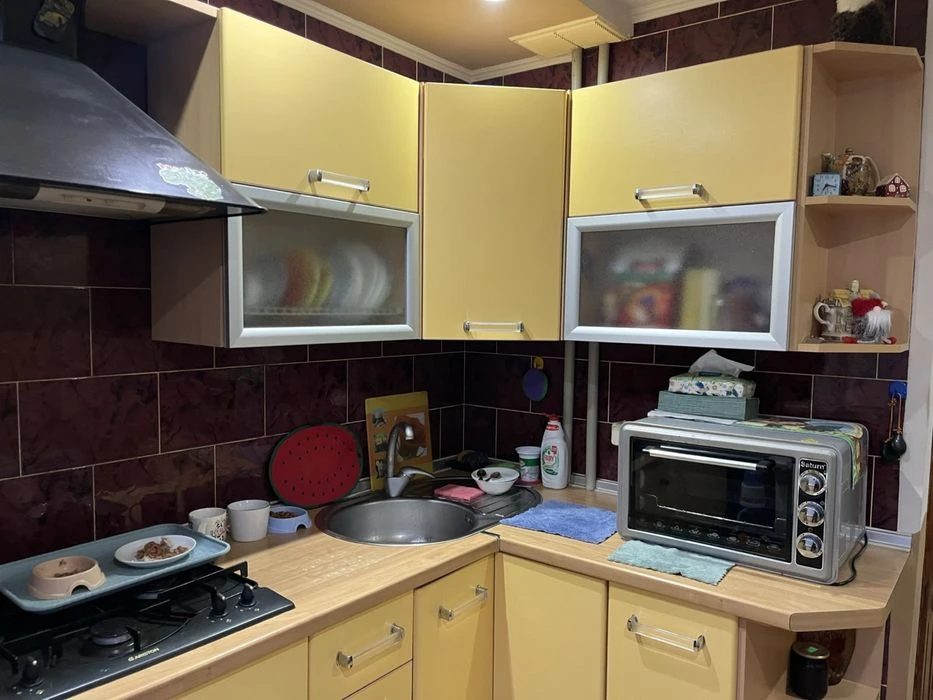 I will sell a 3-room apartment Kosmos 5/9 on Chumachenko Street