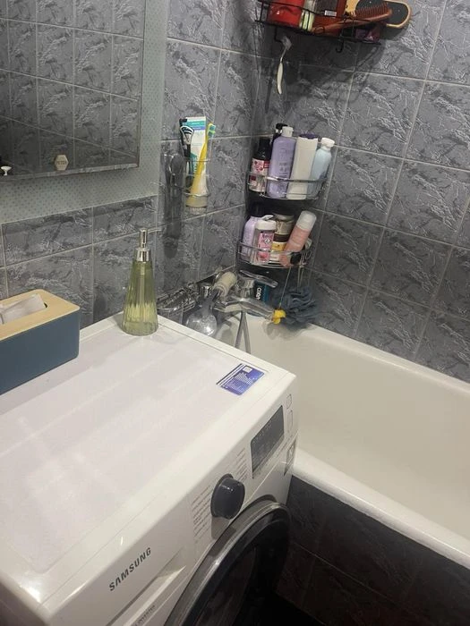 I will sell a 3-room apartment Kosmos 5/9 on Chumachenko Street