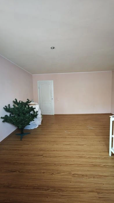 Продам 3к квартиру 130 кв.м. на пр.Леси Украинки