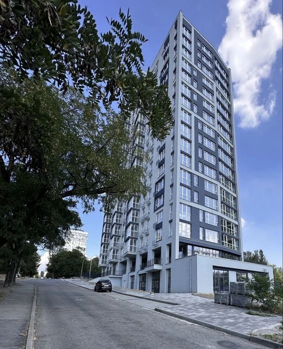 Продам двухкомнатную квартиру 86.5 кв/м 7-й этаж новострой же
