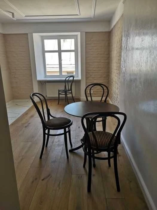 Sale of 1-room apartment on Br. Rohatyntsiv St. (center)