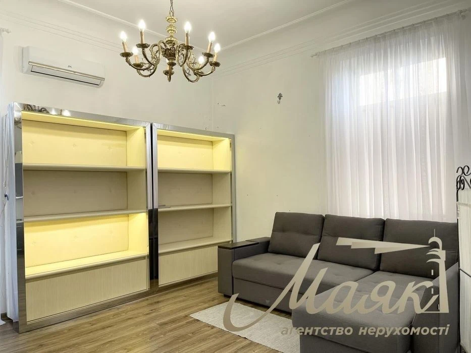 Продаж квартири 40 м² у самому центрі Києва вул. Заньковецьк