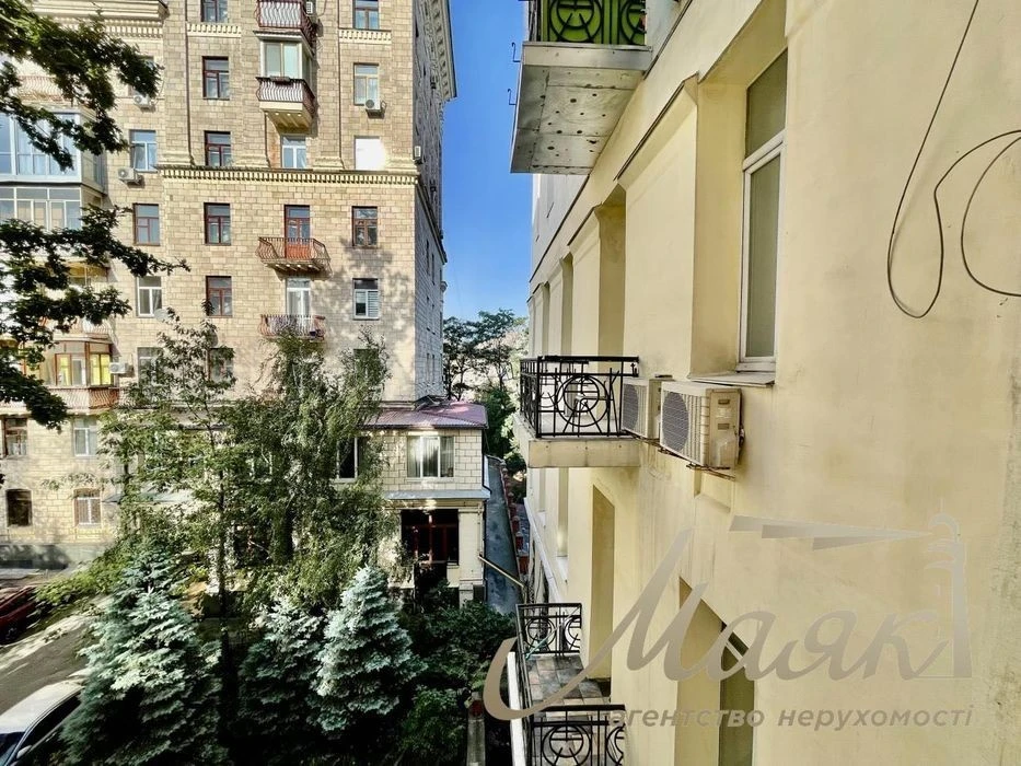 Продаж квартири 40 м² у самому центрі Києва вул. Заньковецьк