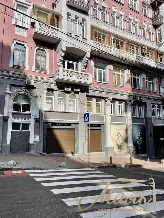 Продаж квартири 40 м² у самому центрі Києва вул. Заньковецьк