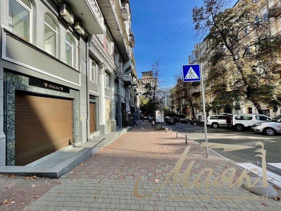 Продаж квартири 40 м² у самому центрі Києва вул. Заньковецьк