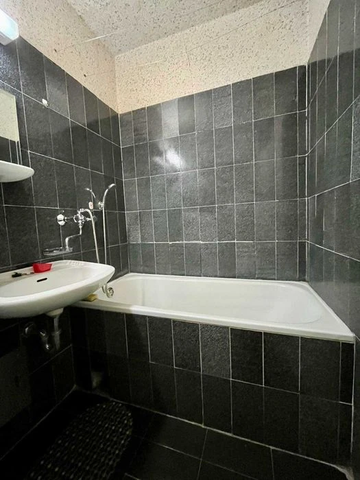 Продаж затишної  1 к. квартири в центрі міста.