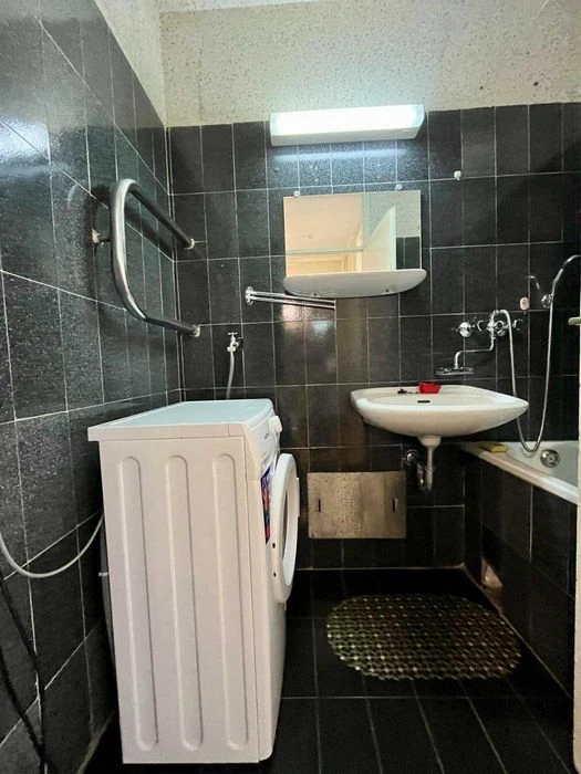 Продаж затишної  1 к. квартири в центрі міста.