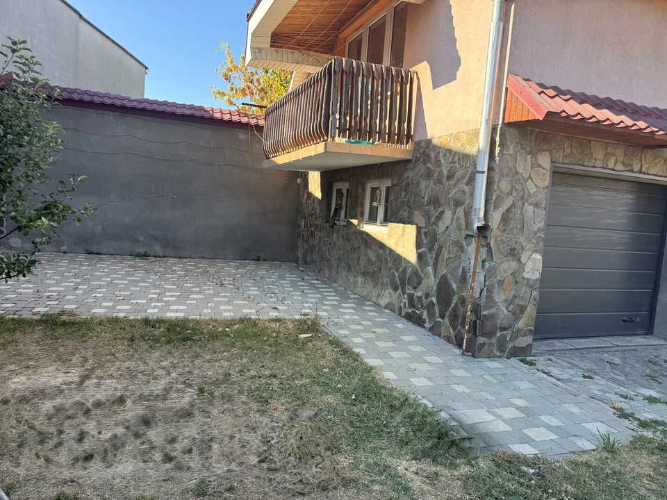Будинок. Ужгород, Золота вул.
