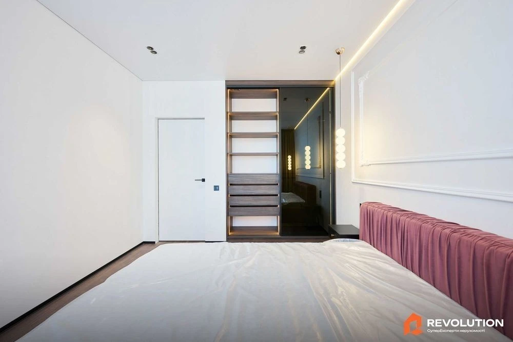 Продажа 1к квартиры 47.1 кв. м по ул. Александра Олеся 10 •