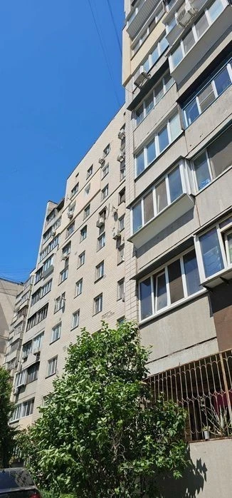 I am selling a 3-room apartment in Tatarka