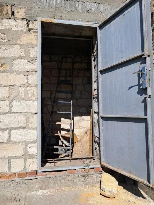 I am selling a cottage in Khortytskyi