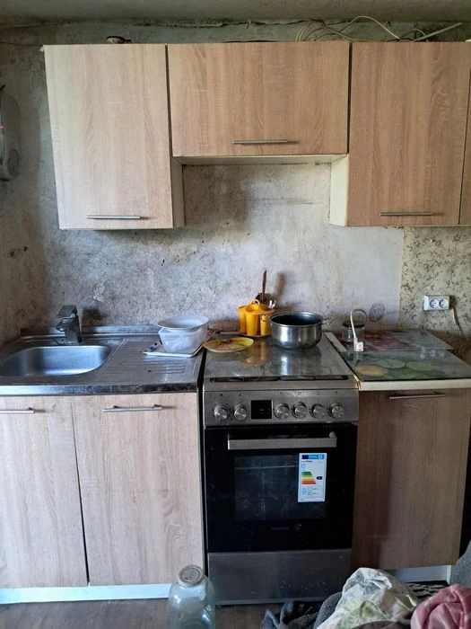 I am selling a cottage in Khortytskyi