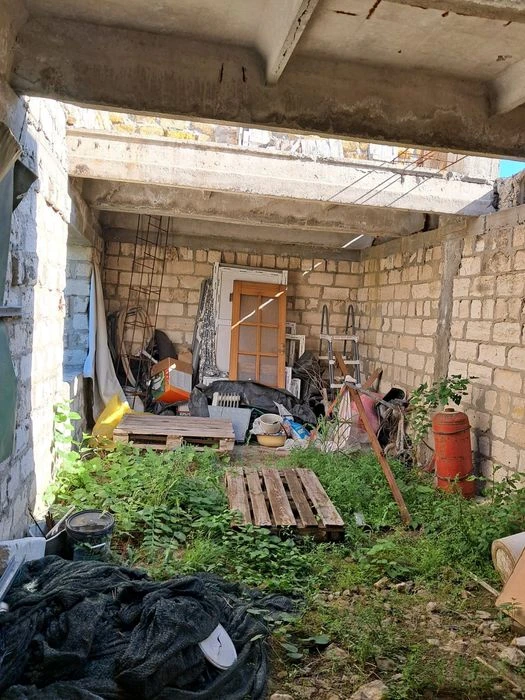 I am selling a cottage in Khortytskyi