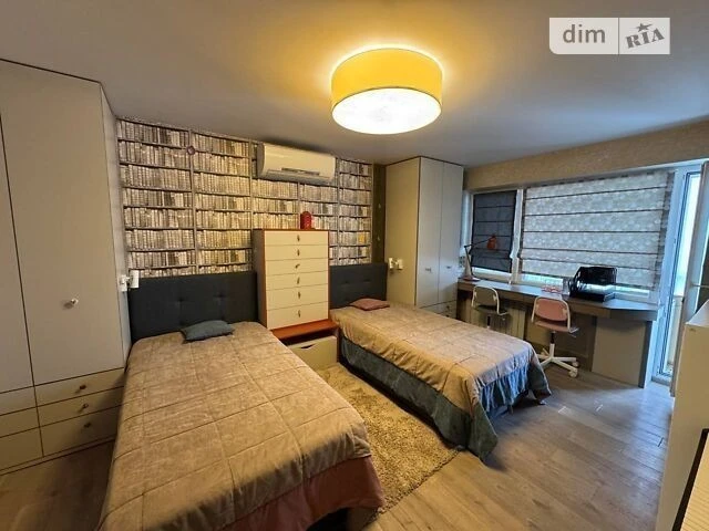 Sale of 3-room apartment 80.9 sq. m. on Kosti Gordiyenka 1A •