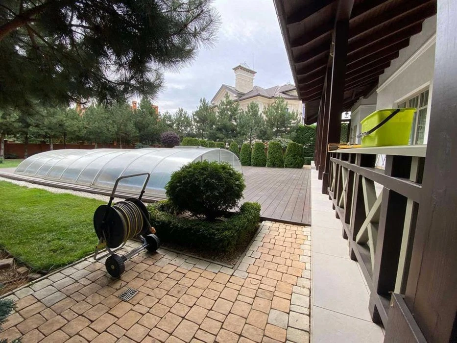 SINGLE-STOREY house for sale in Sauvignon, 12.5 hundred