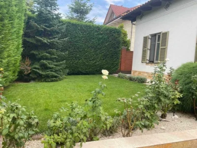 SINGLE-STOREY house for sale in Sauvignon, 12.5 hundred